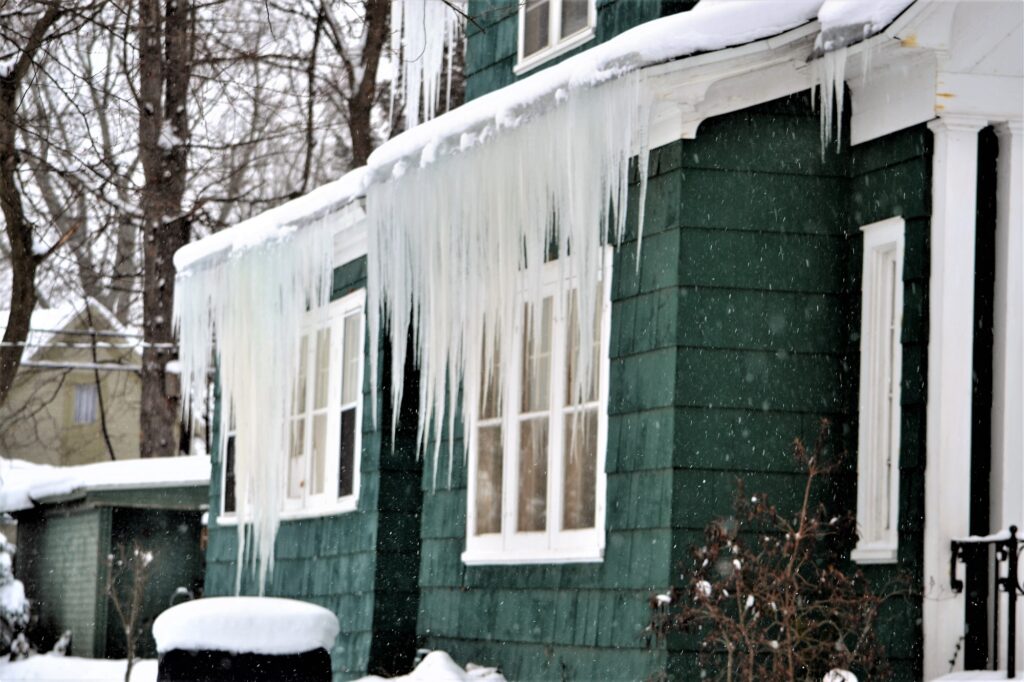 The Importance of Cleaning Gutters Before Winter - Ice Dams